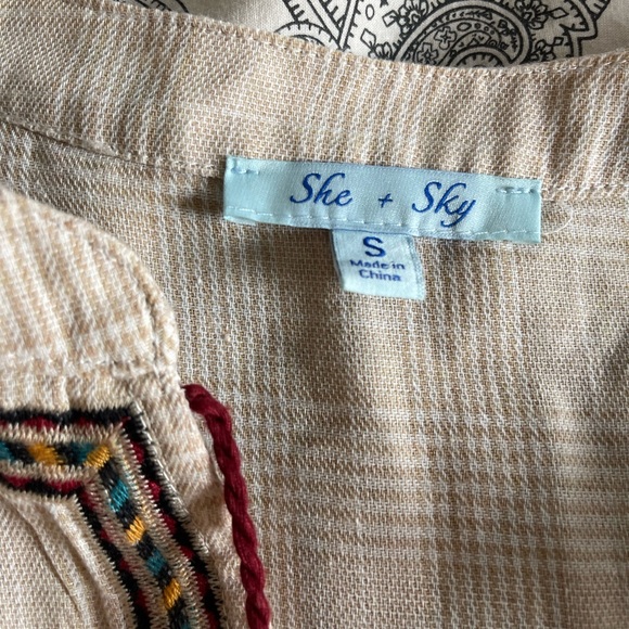 Fall embroidery shift dress - Picture 3 of 4